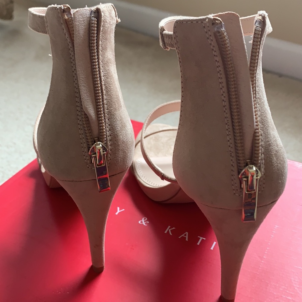 Kelly and Katie Courtnee Sandals Size 10 - Picture 3 of 3